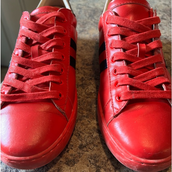 **Sold**  Gucci “Ace-Bee” 🔴
Size 11
Used - Picture 3 of 4